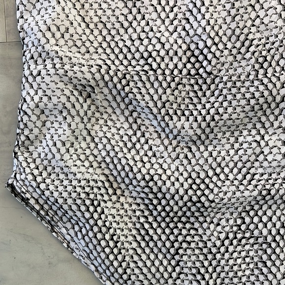 Michael Kors  NWOT   Abstract print blouse scoopneck      Sleeveless      Size S - Picture 9 of 13